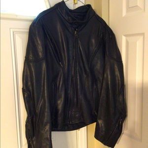 Men’s Leather jacket made in the USA size 44 and like new